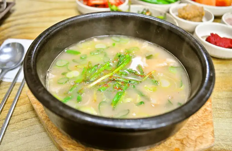 Dwaeji gukbap · pork and rice soup