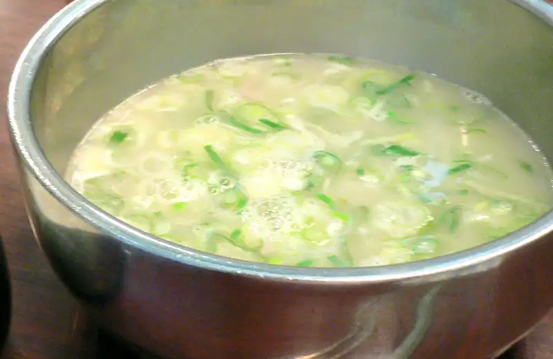 Seolleongtang · ox bone soup