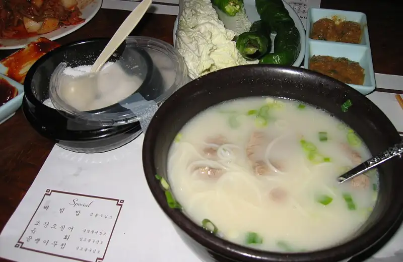 Seolleongtang · ox bone soup