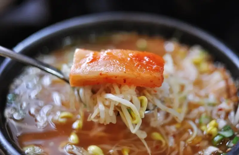 Kongnamul gukbap · bean-sprout rice soup