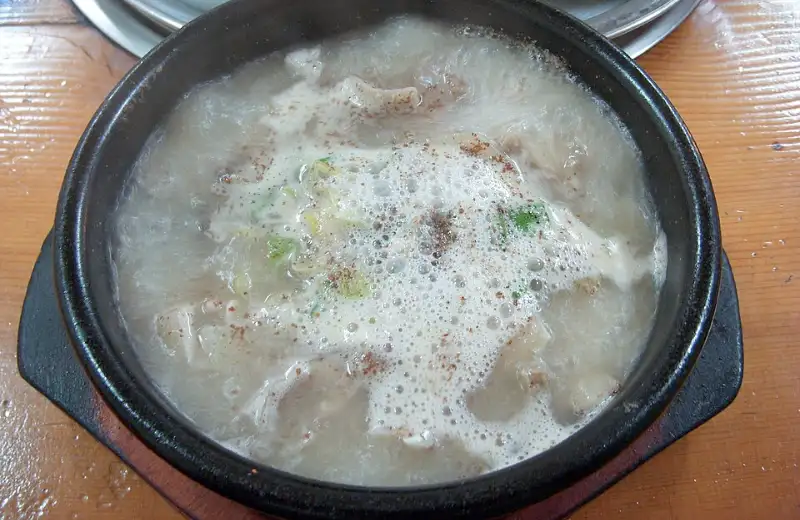 Dwaeji gukbap · pork and rice soup