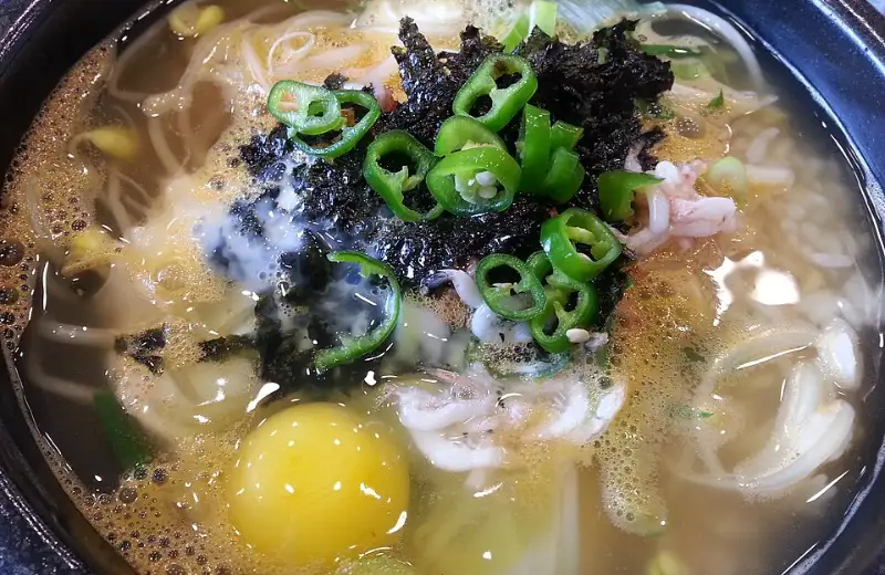 Kongnamul gukbap · bean-sprout rice soup