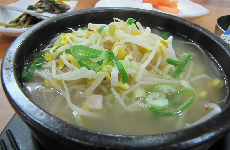 Kongnamul gukbap · bean-sprout rice soup