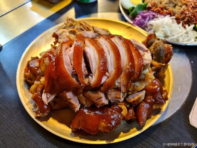 Food served at manjok-city-hall