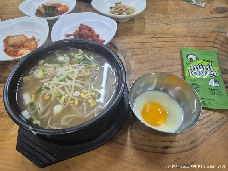 Bean-sprout rice soup at Jeonju Waengi